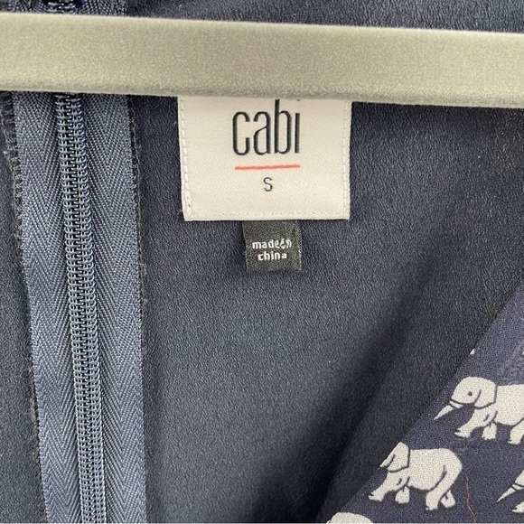 Cabi Elephant Parade Navy White Chiffon Overlay Banded Knit Body/Bottom Zip Top - Picture 7 of 11